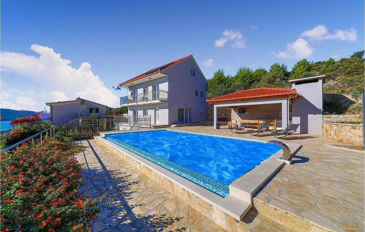 Holiday home 4 Bedroom Beautiful Home In Seget Vranjica