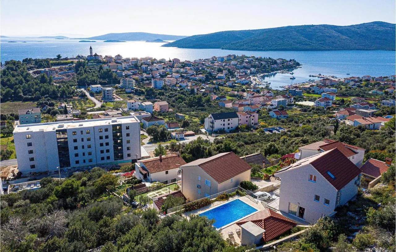 Holiday home 4 Bedroom Beautiful Home In Seget Vranjica