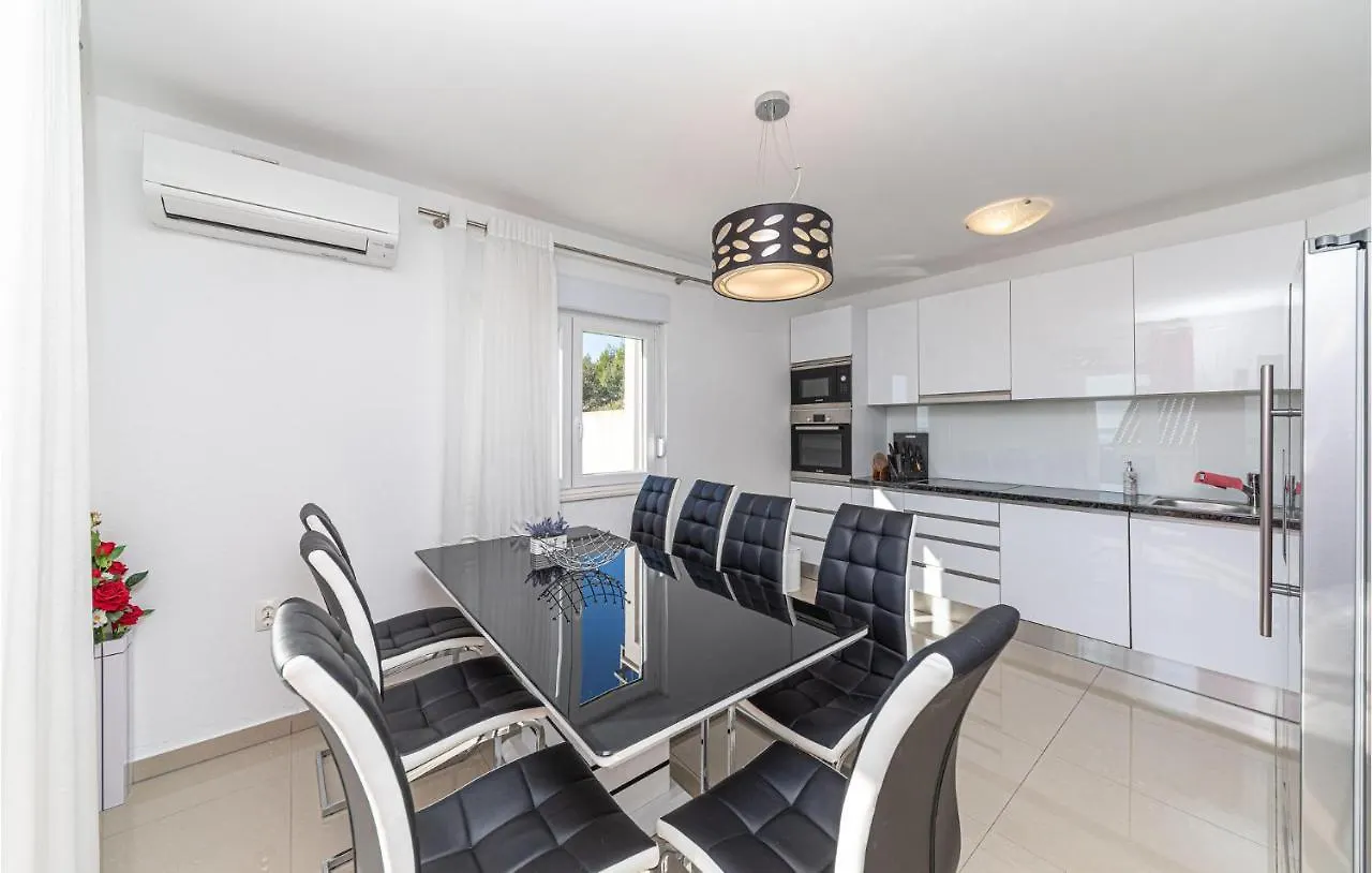 4 Bedroom Beautiful Home In Seget Vranjica 0*,